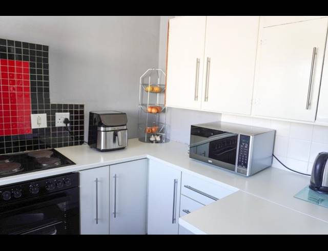 2 BEDROOM APARTMENT FOR SALE IN LEMOENKLOOF